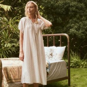 NWT The Great. The Smocked Sleep Gown in Calico Rose. Size 0.